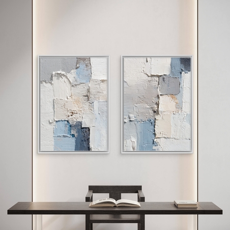 זוג תמונות קנבס אבסטרקט בגווני לבן, אפור וכחול בעיצוב מודרני – הדפסה חלקה ללא תבליט.