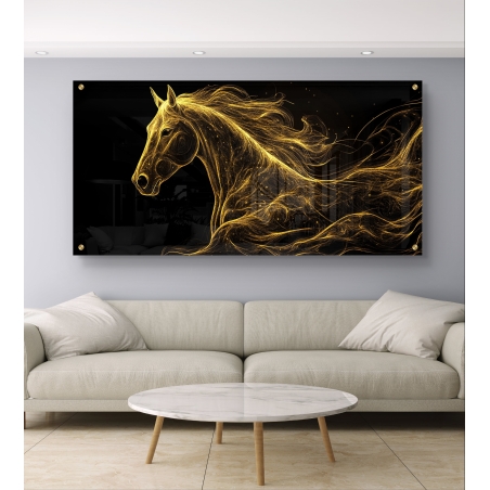 תמונת זכוכית לרוחב המציגה סוס מוזהב עם רעמה זורמת על רקע שחור, בעיצוב אומנותי מודרני ועוצמתי.