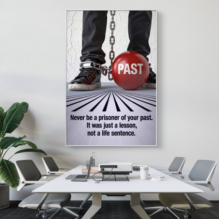 תמונת קנבס השראתית עם דמות כבולה לכדור אדום שעליו כתוב 