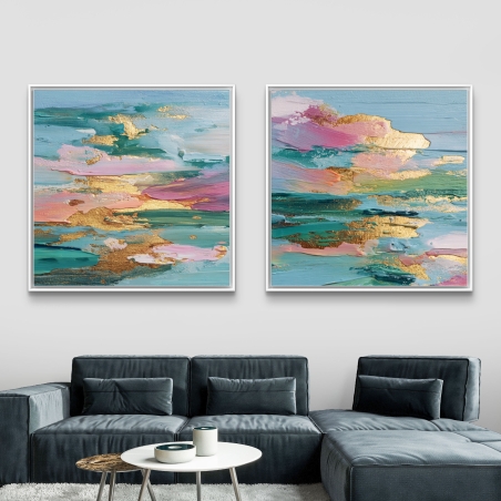 זוג תמונות קנבס מרובעות בסגנון מופשט עם גווני טורקיז, ורוד פסטל וזהב, בהדפסה חלקה ואיכותית.