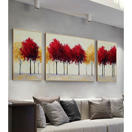 תמונת קנבס מחולקת בהדפסה חלקה של שדרת עצים בגווני אדום וזהב, בעיצוב חמים והרמוני לסלון.