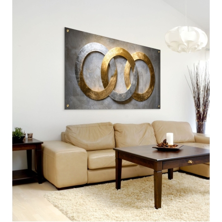 תמונת זכוכית לרוחב בעיצוב של שלושה מעגלים שלובים בגווני זהב וכסף, מבית תכשיט לבית