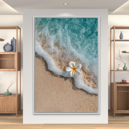 תמונת קנבס של פרח לבן על שפת הים עם גלים טורקיז עדינים – קולקציית NEXTGEN BY BAR