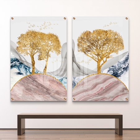 זוג תמונות זכוכית עם עצים זהובים על גבעות ורודות, רקע הררי בגוונים כחולים ואפורים, מודפסות על זכוכית מבריקה ואיכותית