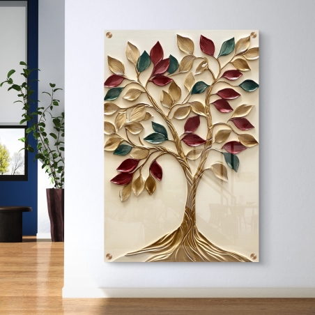 תמונת זכוכית של עץ מוזהב עם עלים בגווני זהב, אדום וירוק, בעיצוב תלת־ממדי מרהיב, תלויה על קיר לבן בחלל מעוצב.