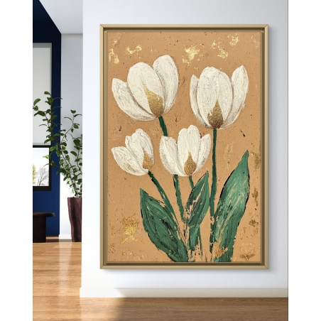 תמונת קנבס עם ציור טקסטורלי של פרחים לבנים ונגיעות זהב על רקע בגוון טבעי, מושלמת לעיצוב אלגנטי ויוקרתי לבית או למשרד.