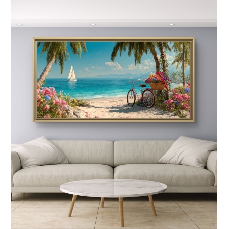 תמונת קנבס של חוף טרופי עם אופניים, פרחים צבעוניים, דקלים וסירת מפרש באופק – אווירה שלווה ומלאת השראה