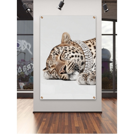 תמונת זכוכית של נמר ישן עם שרשרת יהלומים נוצצת בעיצוב יוקרתי מבית תכשיט לבית – NEXTGEN BY BAR