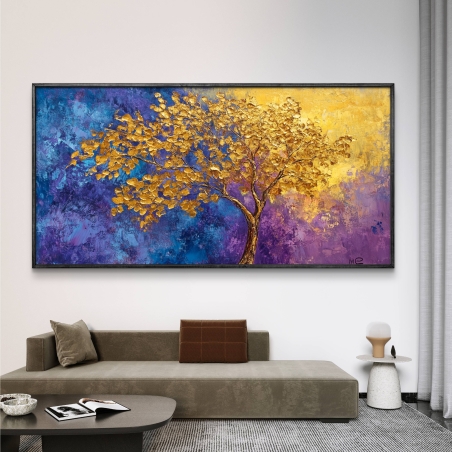 תמונת קנבס לרוחב עם עץ זהוב מרהיב על רקע בגווני סגול, כחול וזהב להוספת יוקרה לעיצוב הבית.