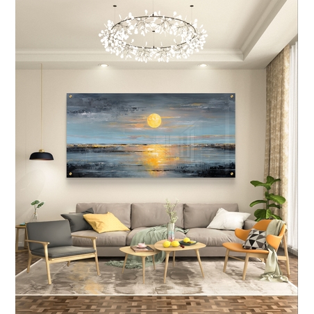 תמונת זכוכית לרוחב עם נוף ים מופשט ושמש זהובה המשתקפת על המים לעיצוב סלון יוקרתי