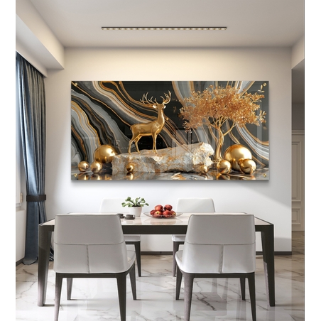 הדפסה על זכוכית בסגנון מרבל עם אייל זהב, כדורי זהב ועץ מוזהב, עיצוב דרמטי לסלון