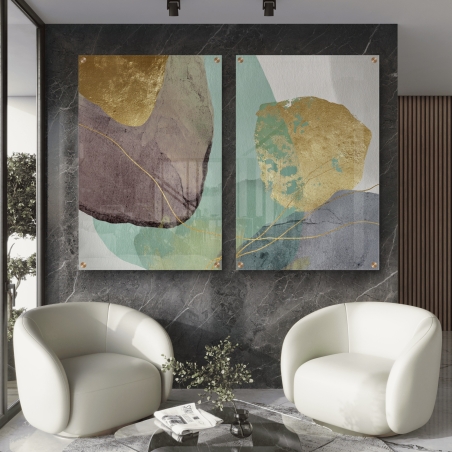 זוג תמונות זכוכית בעיצוב אבסטרקטי עם שילוב גווני ירוק, חום, זהב ואפור, מודפסות באיכות חלקה ובגימור יוקרתי