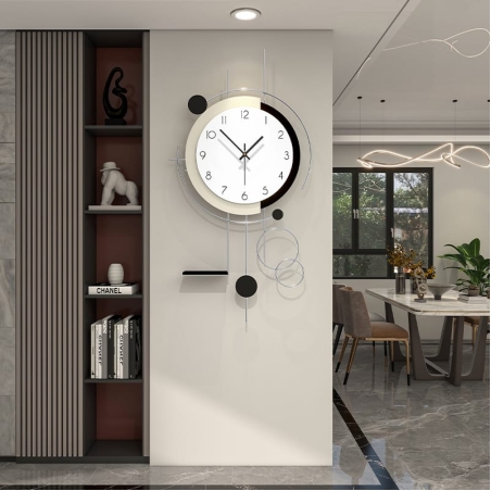 שעון קיר מודרני בעיצוב גיאומטרי אלגנטי, בצבעי שחור ולבן עם מסגרת עגולה ומוטות דקורטיביים – תוספת מושלמת לעיצוב יוקרתי של הבית.
