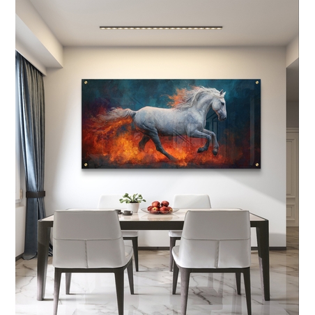 תמונת זכוכית בהדפסה חלקה של סוס לבן דוהר בין להבות אש, בעיצוב דרמטי ועוצמתי לסלון או פינת אוכל.