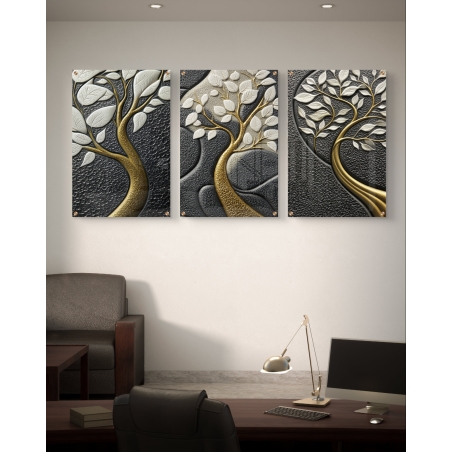 שלוש תמונות זכוכית מעוצבות עם עצים דקורטיביים בזהב ולבן, על רקע שחור עם טקסטורות ייחודיות.