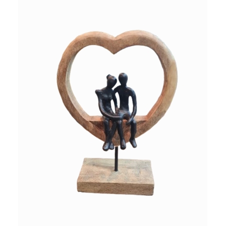 פסל של זוג מחובק