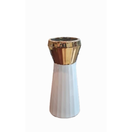 אגרטל קרמיקה בצבע לבן עם קישוט זהב