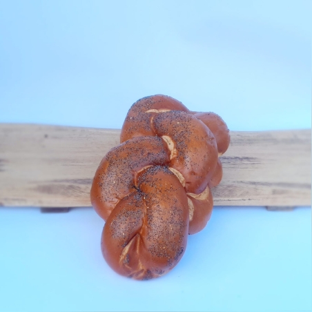 חלה קלועה פרג