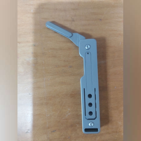 Folding handle for scalpel blade 23