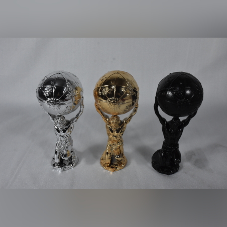 היישר מהיבואן - בן אדם יושב ומחזיק עולם