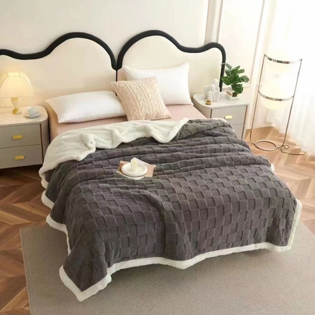 -                                                                                                 שמיכת חורף- צד אחד פלנל ומצידו השני פרווה נעימה 5