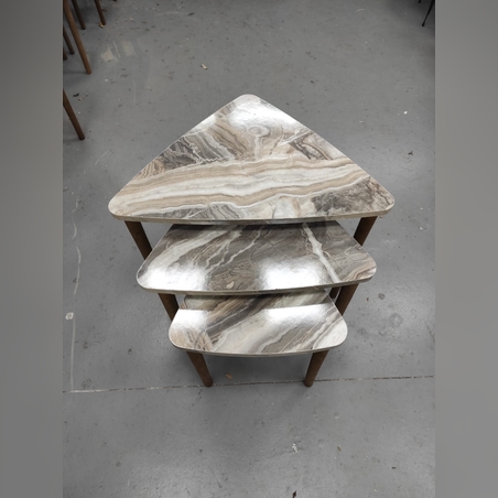 שלישיה ב 300 שח