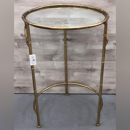 שולחן במבו גדול