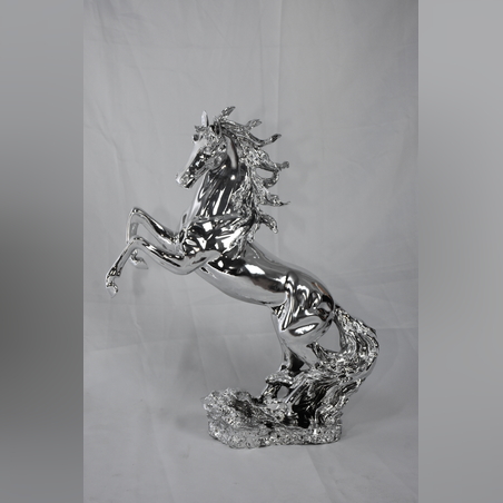 היישר מהיבואן - סוס עומד 