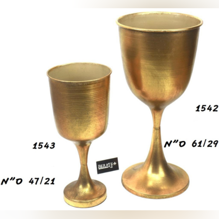 מעמדים צבע זהב - גדול 440- קטן 265