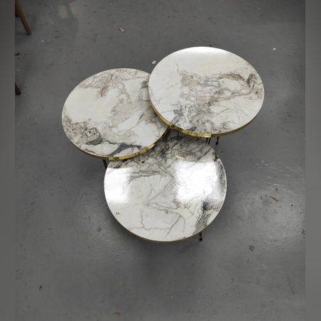 שלישיה מעמדים מעץ