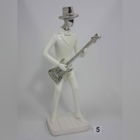 נגן מתזמורת לבן - גיטרה