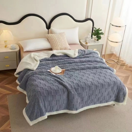 -                                                                                                 שמיכת חורף- צד אחד פלנל ומצידו השני פרווה נעימה 2