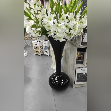 אגרטל ענק בצבע שחור