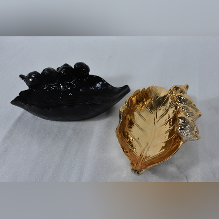 היישר מהיבואן - ציפורים יושבים על עלה