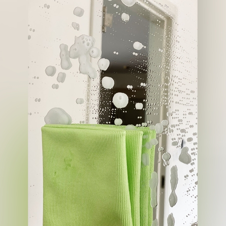 מטלית מיוחדת במיוחד להברקת חלונות