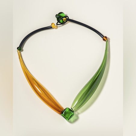 שרשרת צינורות זכוכית ירוק-צהוב