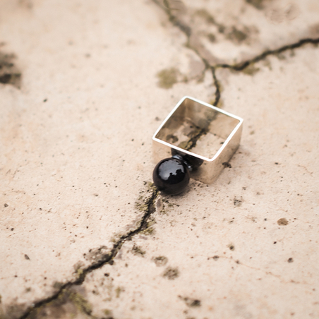 טבעת מרובעת  עם חרוז עגול 