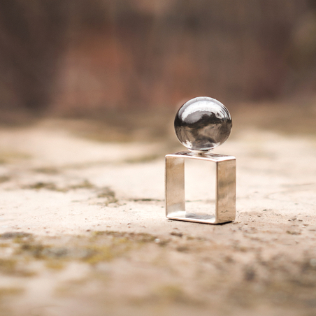 טבעת מרובעת  עם חרוז עגול