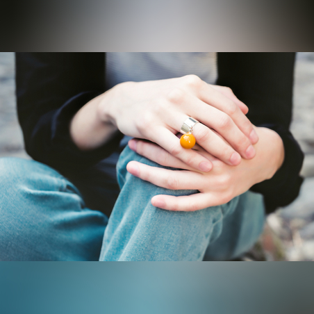 טבעת עגולה עם חרוז תלוי