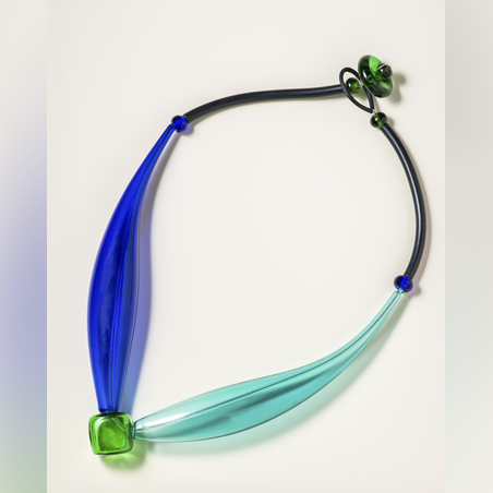 שרשרת צינורות זכוכית ירוק-כחול