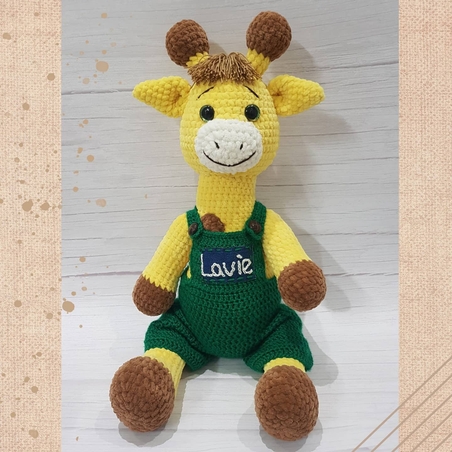 ג'ירפה סרוגה  עם שם הילד /ה 