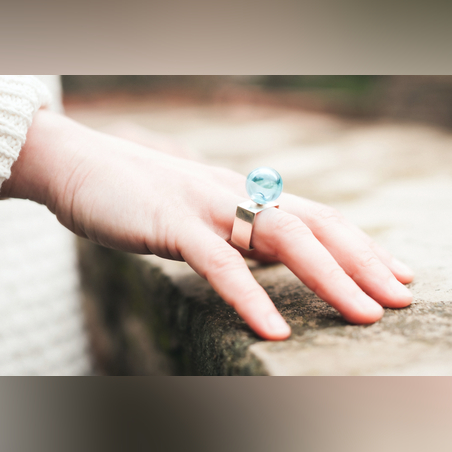 טבעת מרובעת  עם חרוז עגול