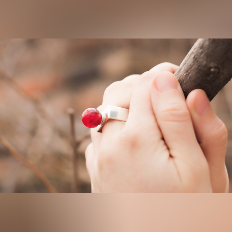 טבעת מרובעת עם חרוז עגול 