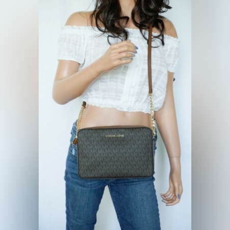 תיק צד MICHAEL KORS חום עם רצועה ארוכה ממותג