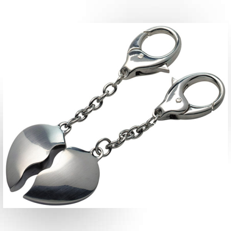 שני חצאי לב מחזיק מפתחות כפול