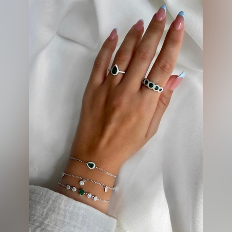 טבעת אליזבט כסף 925 טיפה משובצת שורת זרקונים