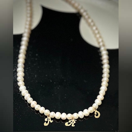 מחרוזת פנינים עם אלמנטים אישיים