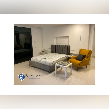 מיטה מרופדת עומר