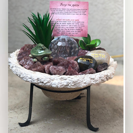 מזרקת שרי קוורץ גלם בכלי קונוס עם מעמד