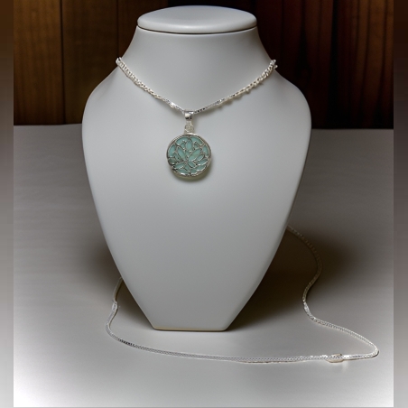 תליון פרח הלוטוס